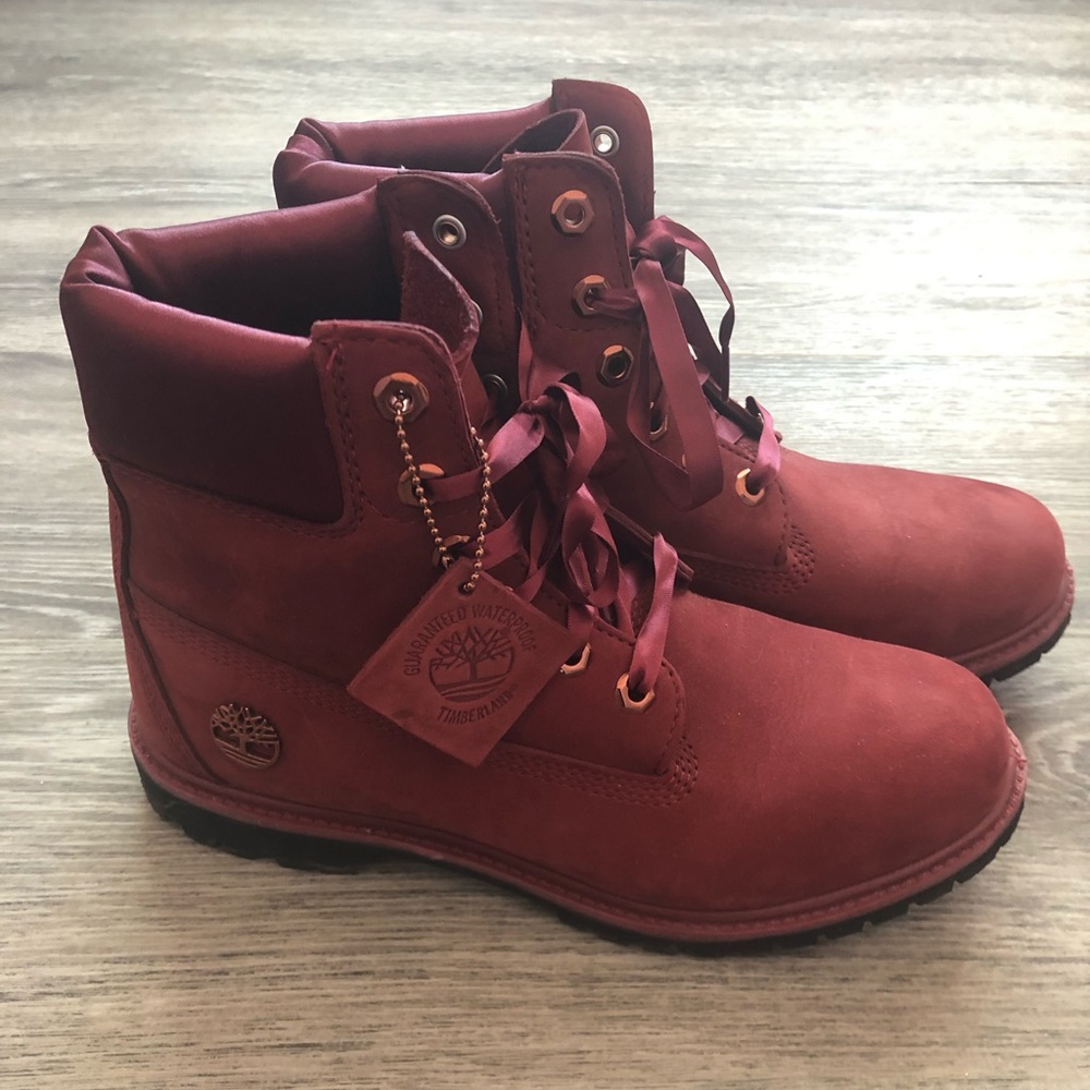 Women’s Timberland burgundy size 9 boots